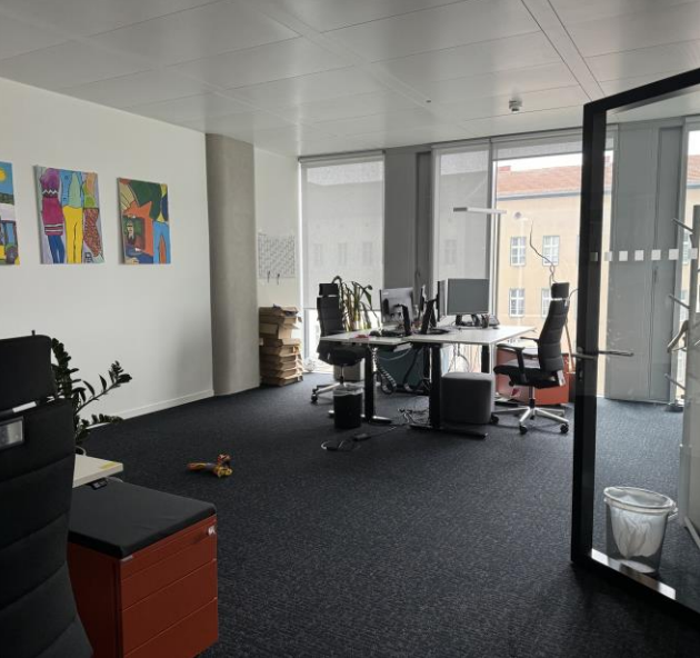 Büroansicht - Arbeiten in Mitte – Büro sucht neuer Mieter
