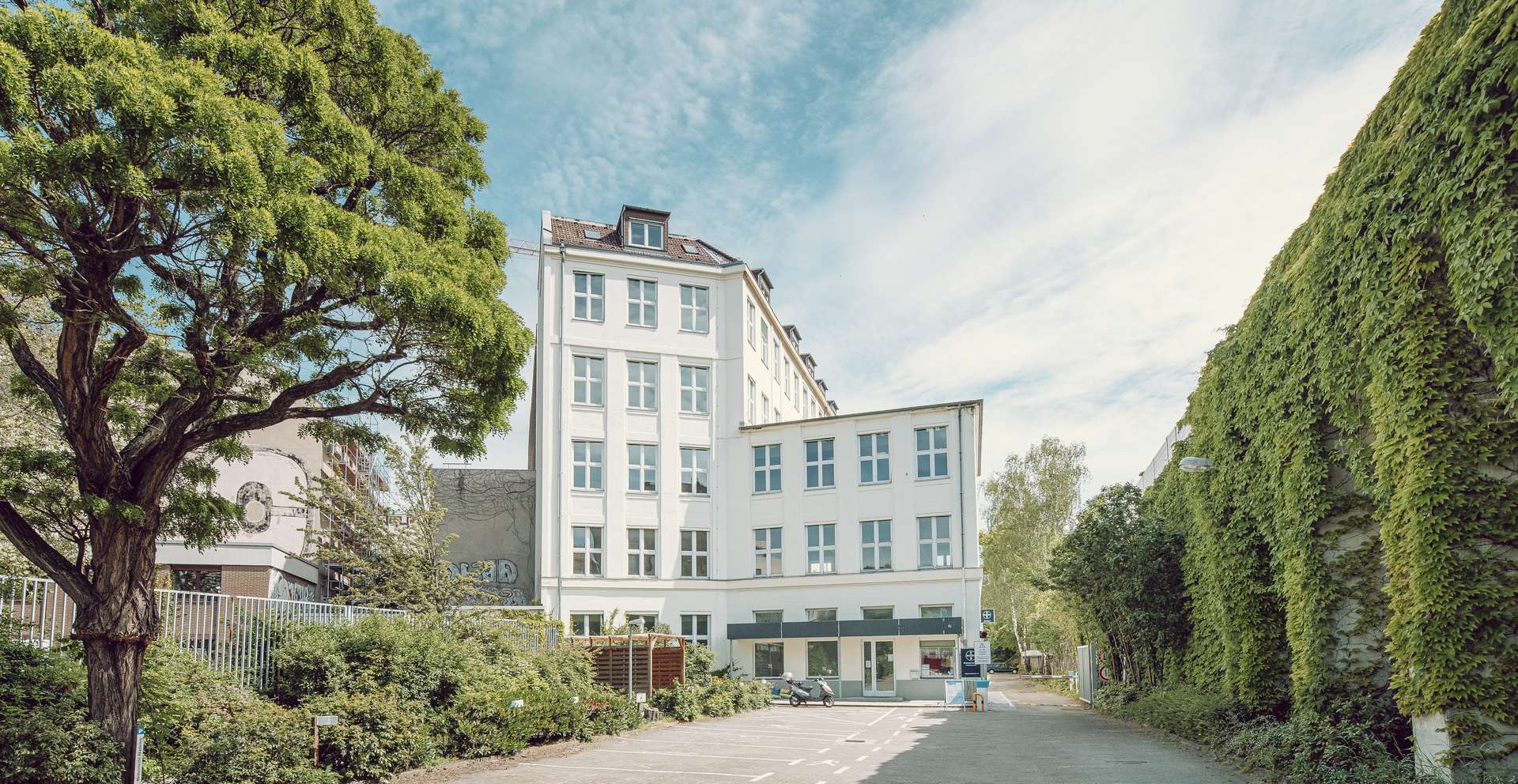 Außenansicht - Moderne Büroflächen im Industriehof-Stil mit flexiblen Raumstrukturen