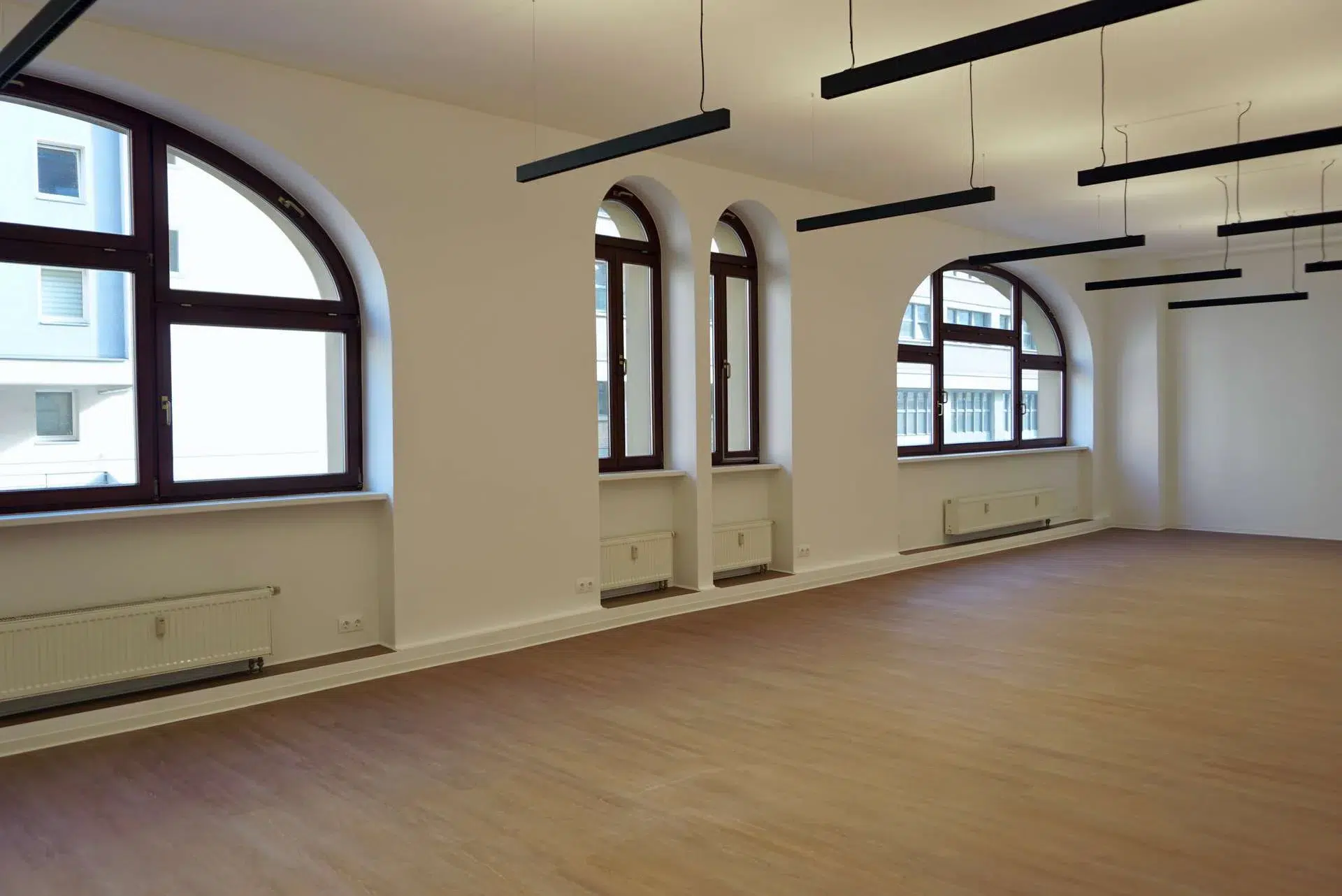 Büro mit Rundbogenfenstern im Münzhof, 10178 Berlin, Bürofläche