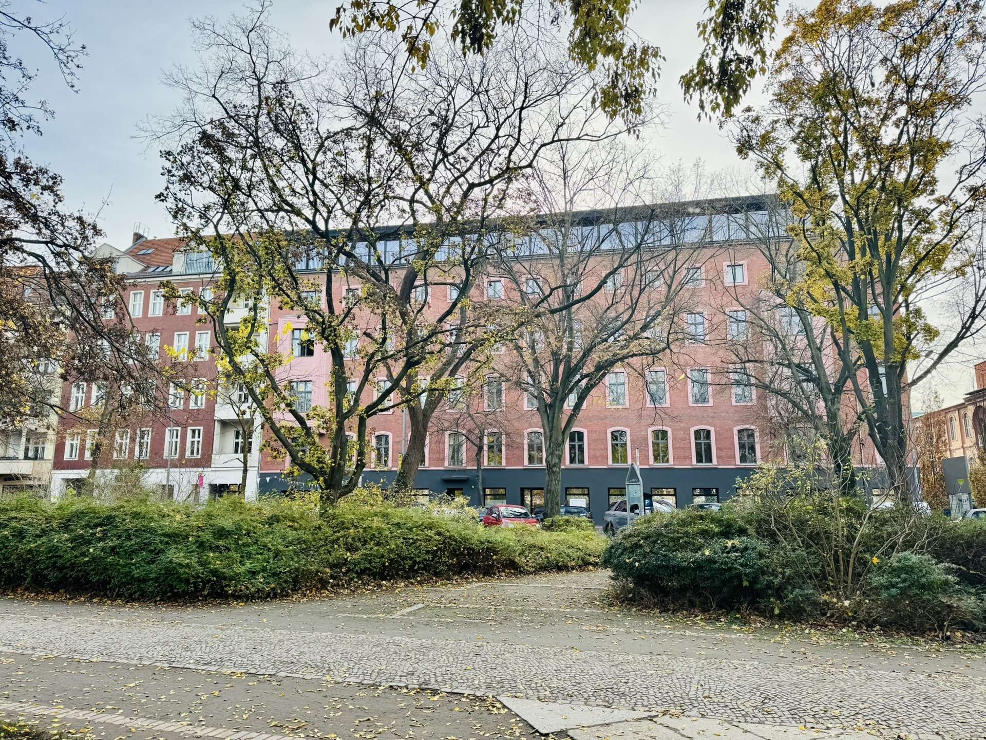 Ansicht aus dem Park - Bürofläche und Ladenfläche in Tiergarten zu vermieten