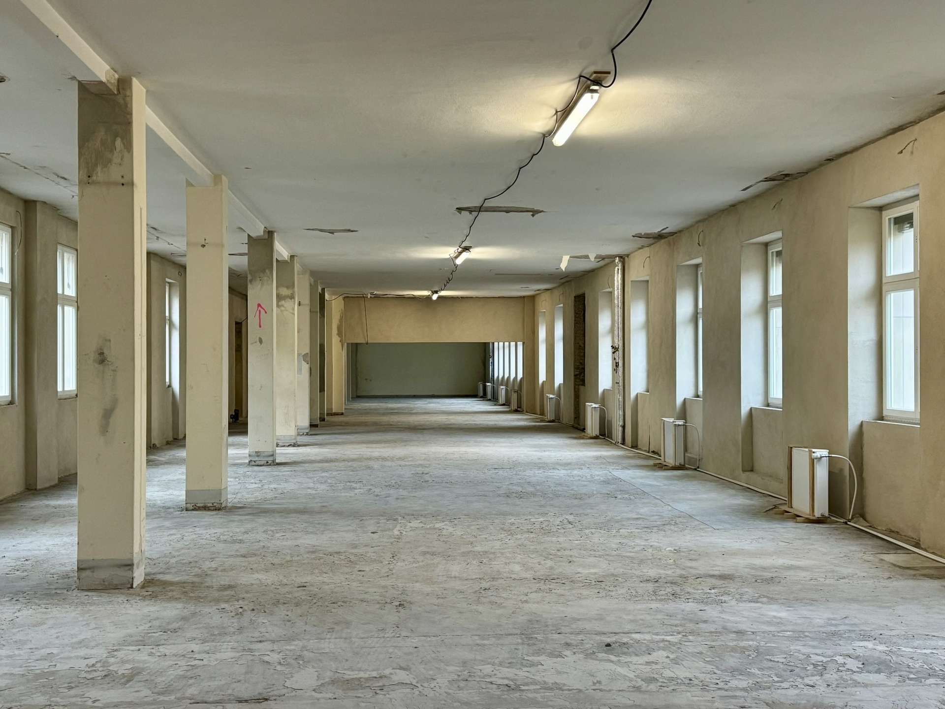 Rohbau - Denkmalgeschütztes Post- und Telekommunikationsgebäude im Berliner Altbaucharme bietet Büroflächen