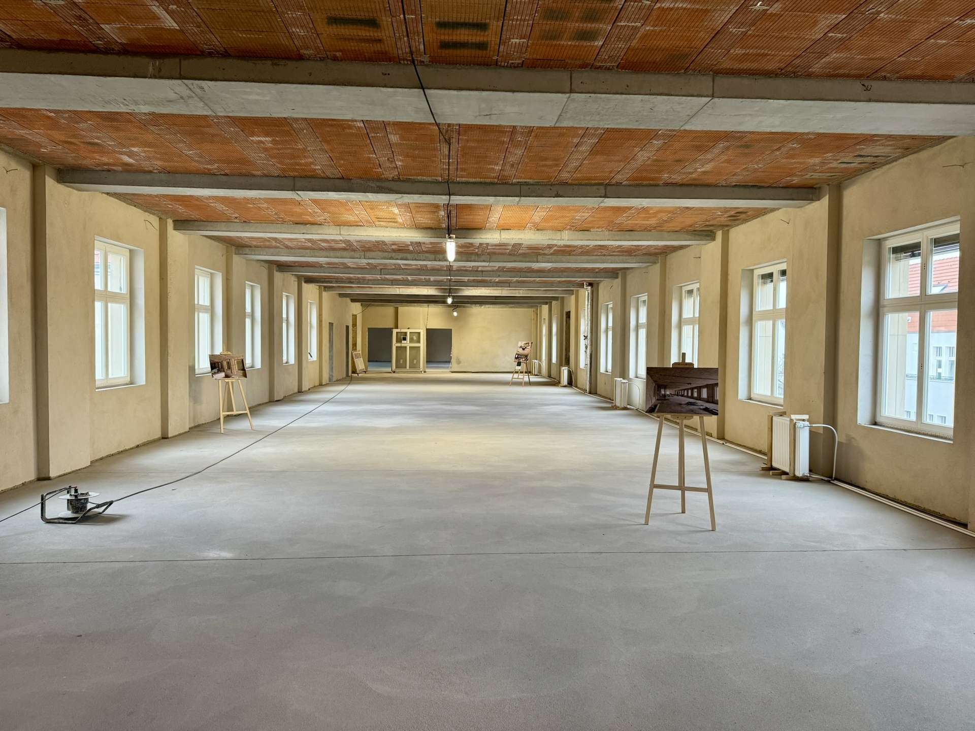 Rohbau - Denkmalgeschütztes Post- und Telekommunikationsgebäude im Berliner Altbaucharme bietet Büroflächen