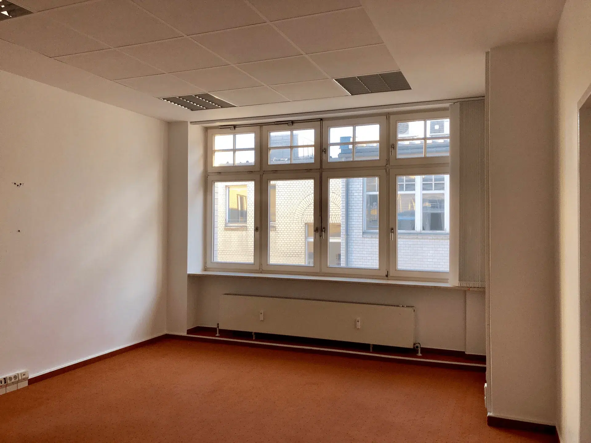 Büros mit separaten Räumen im denkmalgeschützten Geschäftshaus, 10117 Berlin, Bürofläche