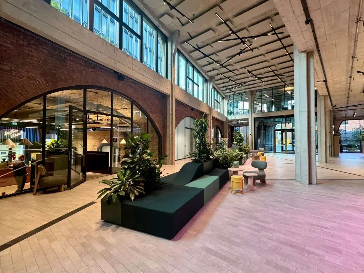 Lobby mit Café