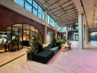 Lobby mit Café