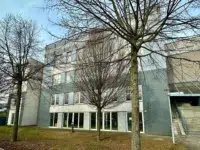 Außenansicht der rückwärtigen Gewerbefassade