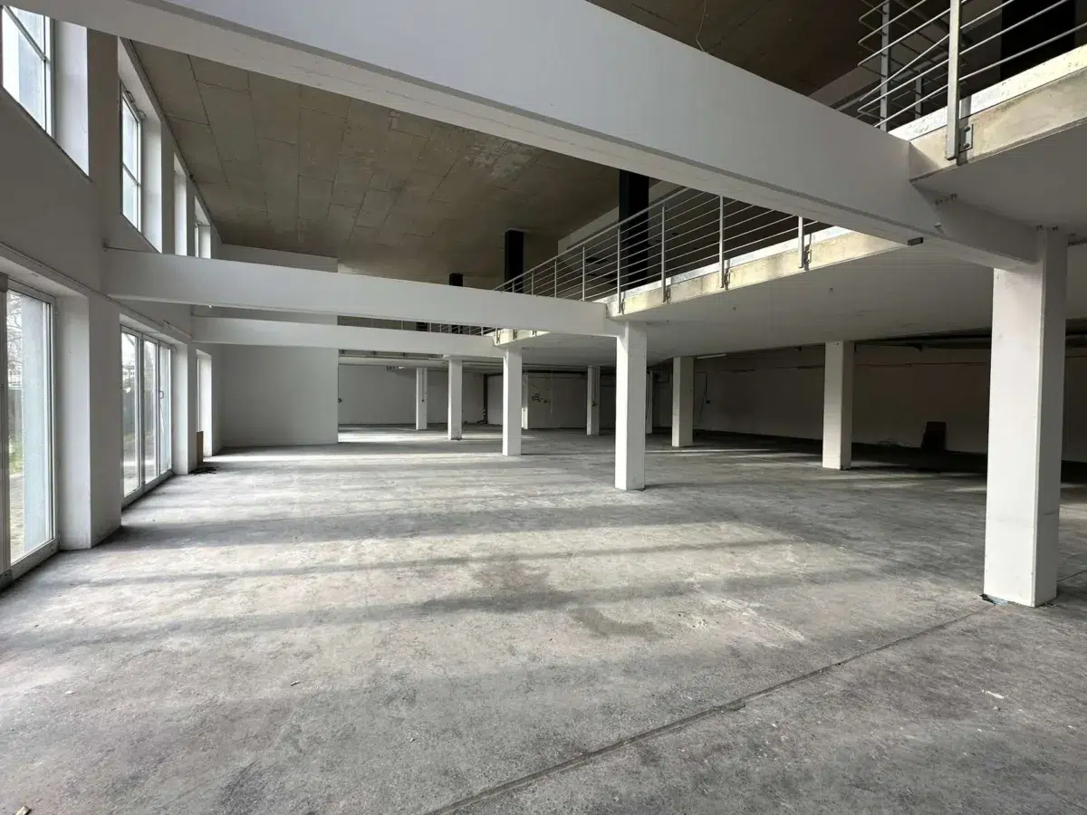 Offene Gewerbefläche mit Galerie
