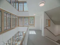 Treppenhaus mit Glasfront