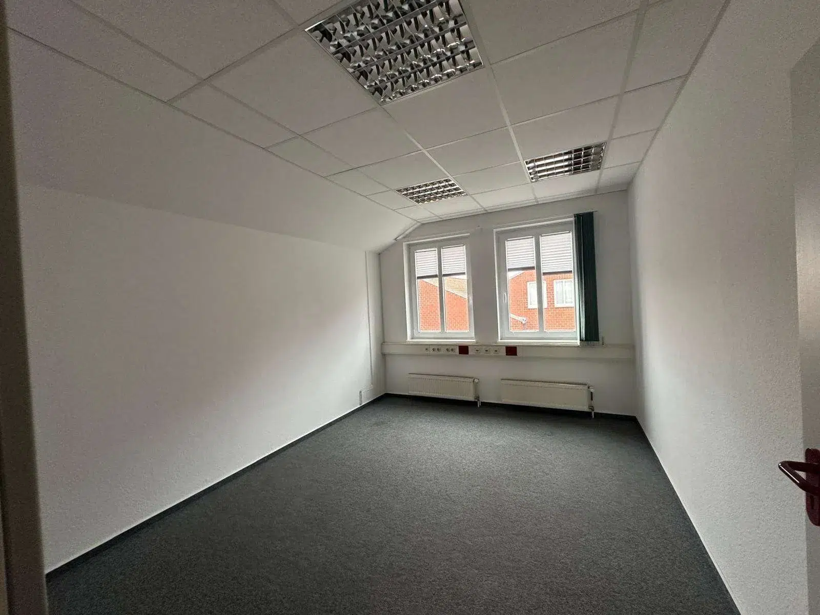 Renovierte Büros mit flexibler Raumstruktur, 17192 Waren (Müritz), Bürofläche zur Miete