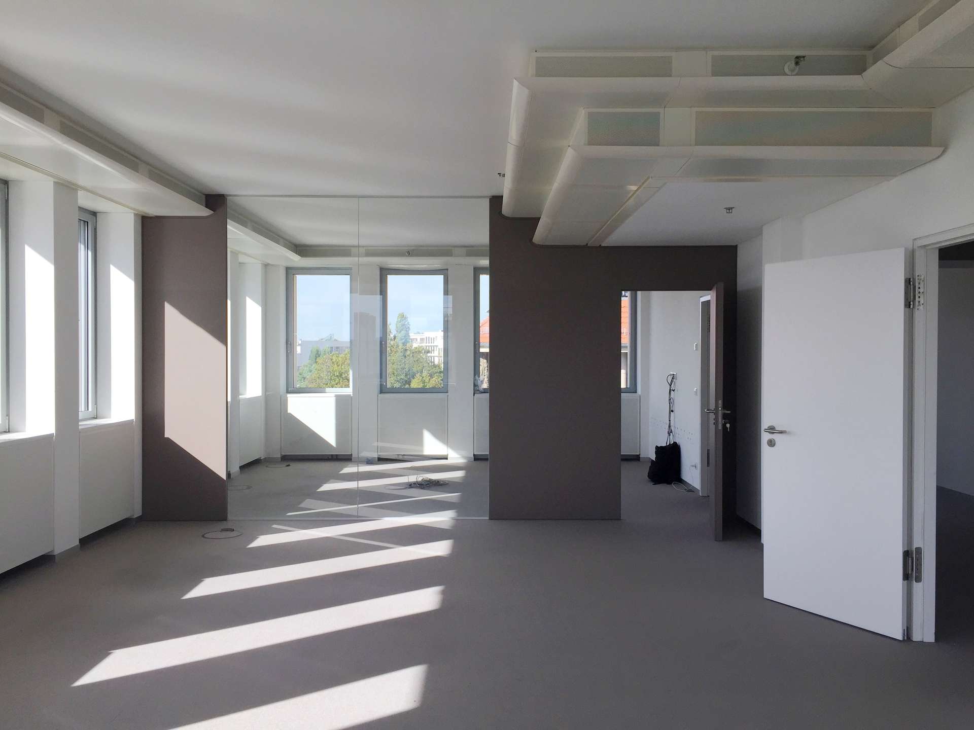 Beispielbüro - Arbeiten mit Blick auf die Spree