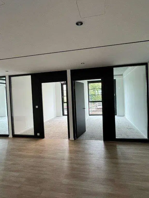 Büroräume mit Glastrennwänden