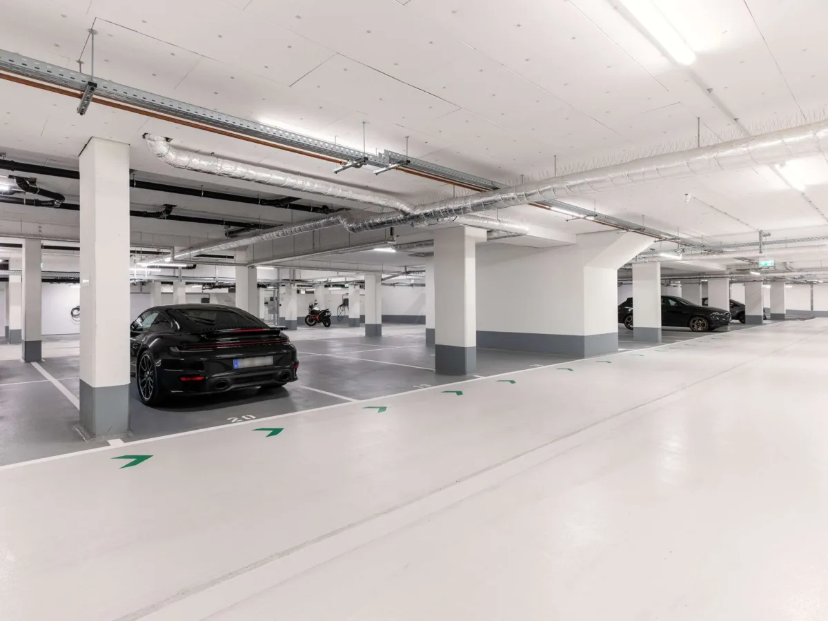 Tiefgarage mit Pkw-Stellplätzen