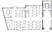 Büro-Grundriss mit Schreibtischen, Konferenzräumen, Grünpflanzen und Treppe, in Schwarzweiß.