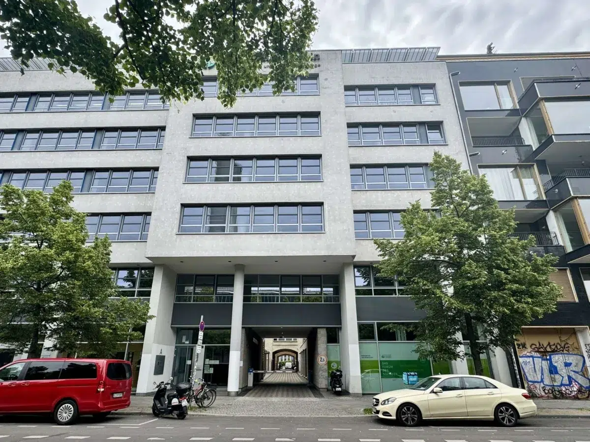 Straßenfront