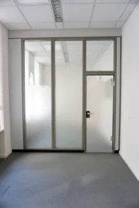 Bürobereich mit Glastrennwand