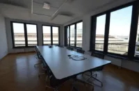 Konferenzraum mit Stadtblick