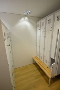 Umkleide mit Spinden