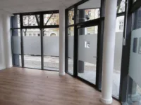 Büro mit Eckverglasung
