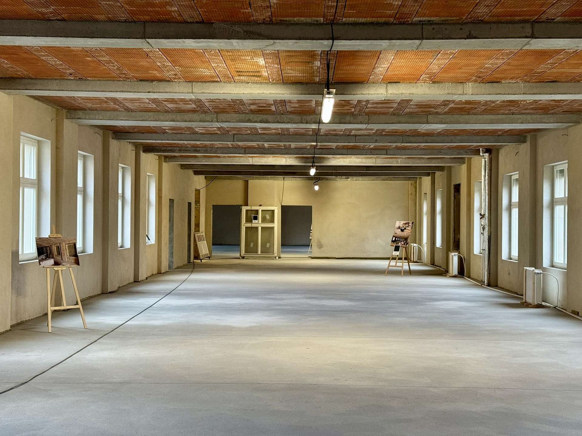 Rohbau - Denkmalgeschütztes Post- und Telekommunikationsgebäude im Berliner Altbaucharme bietet Büroflächen