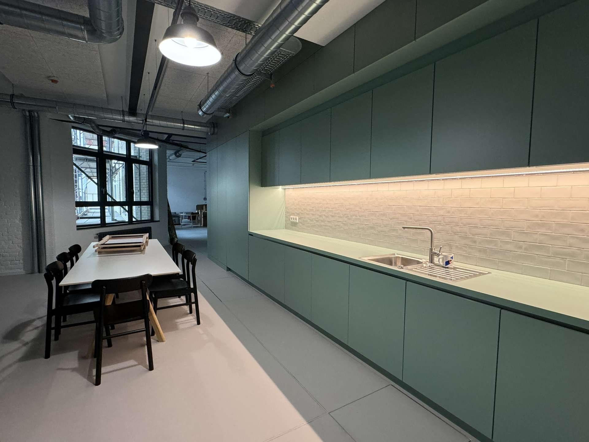 Showroom - Industrieloft mit stylishen Büroräumen