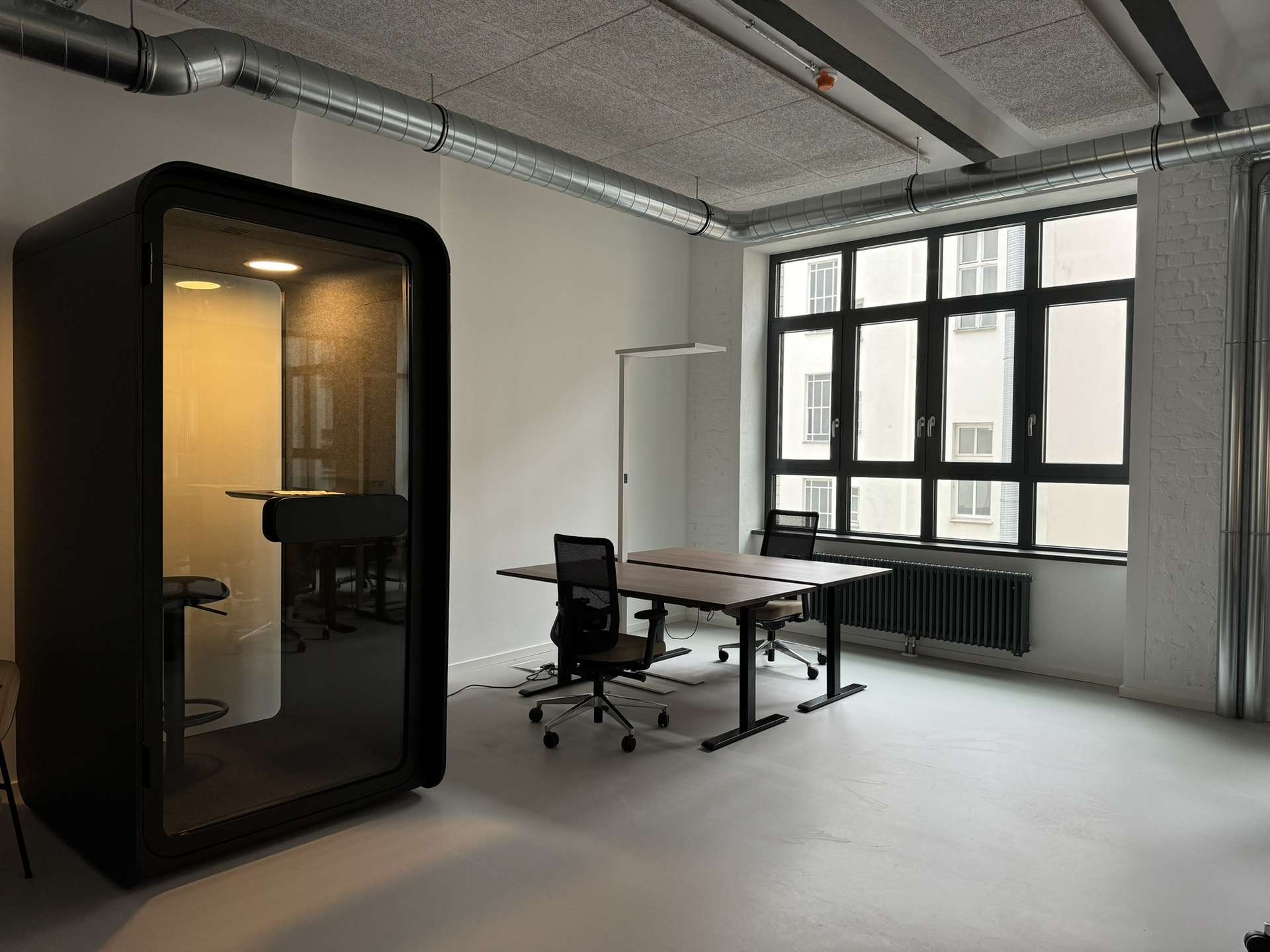 Showroom - Industrieloft mit stylishen Büroräumen