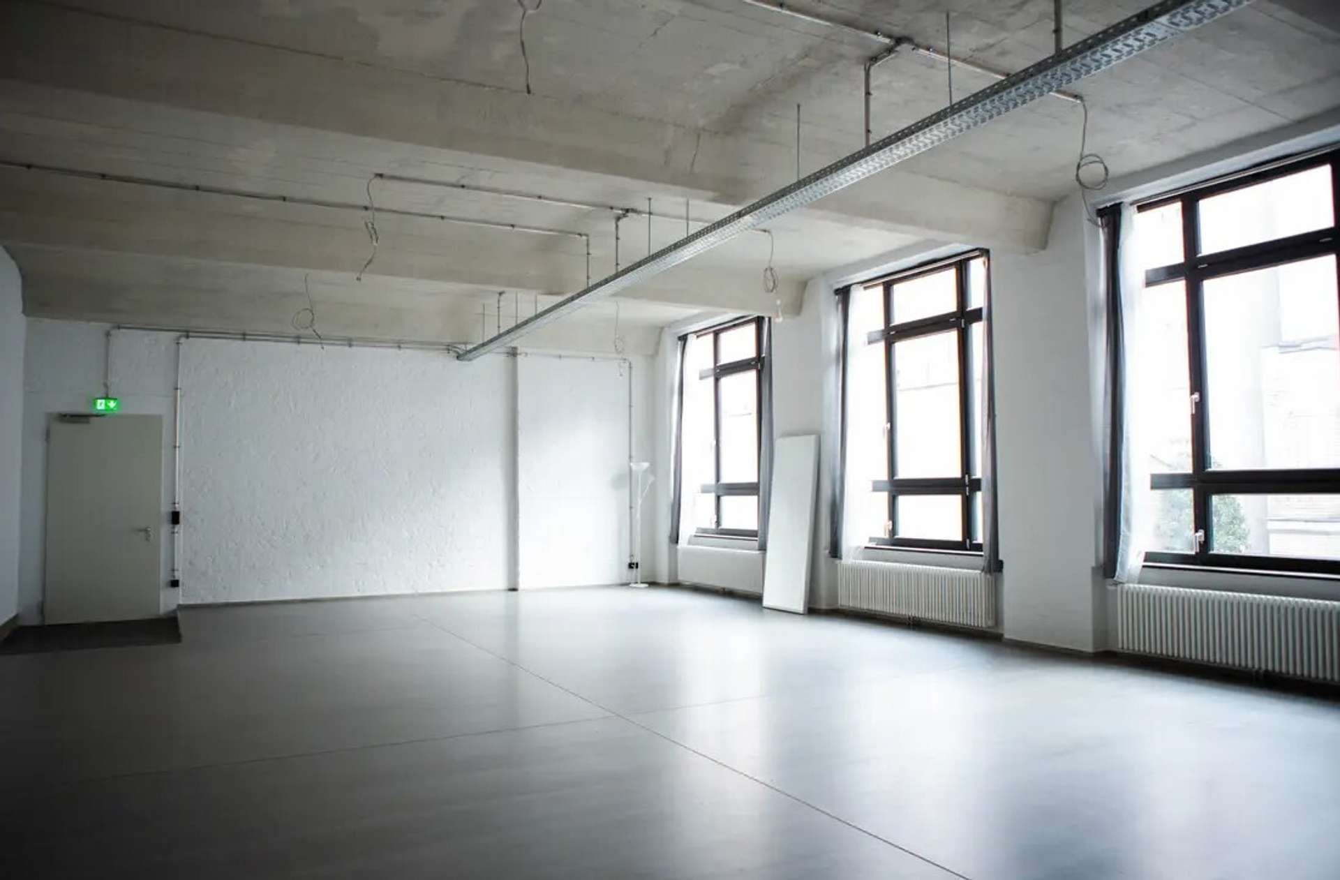 64 qm Bürofläche + 145 qm Gemeinschaftsfläche in Kreuzberg zu vermieten. Ab sofort, 10999 Berlin, Bürofläche